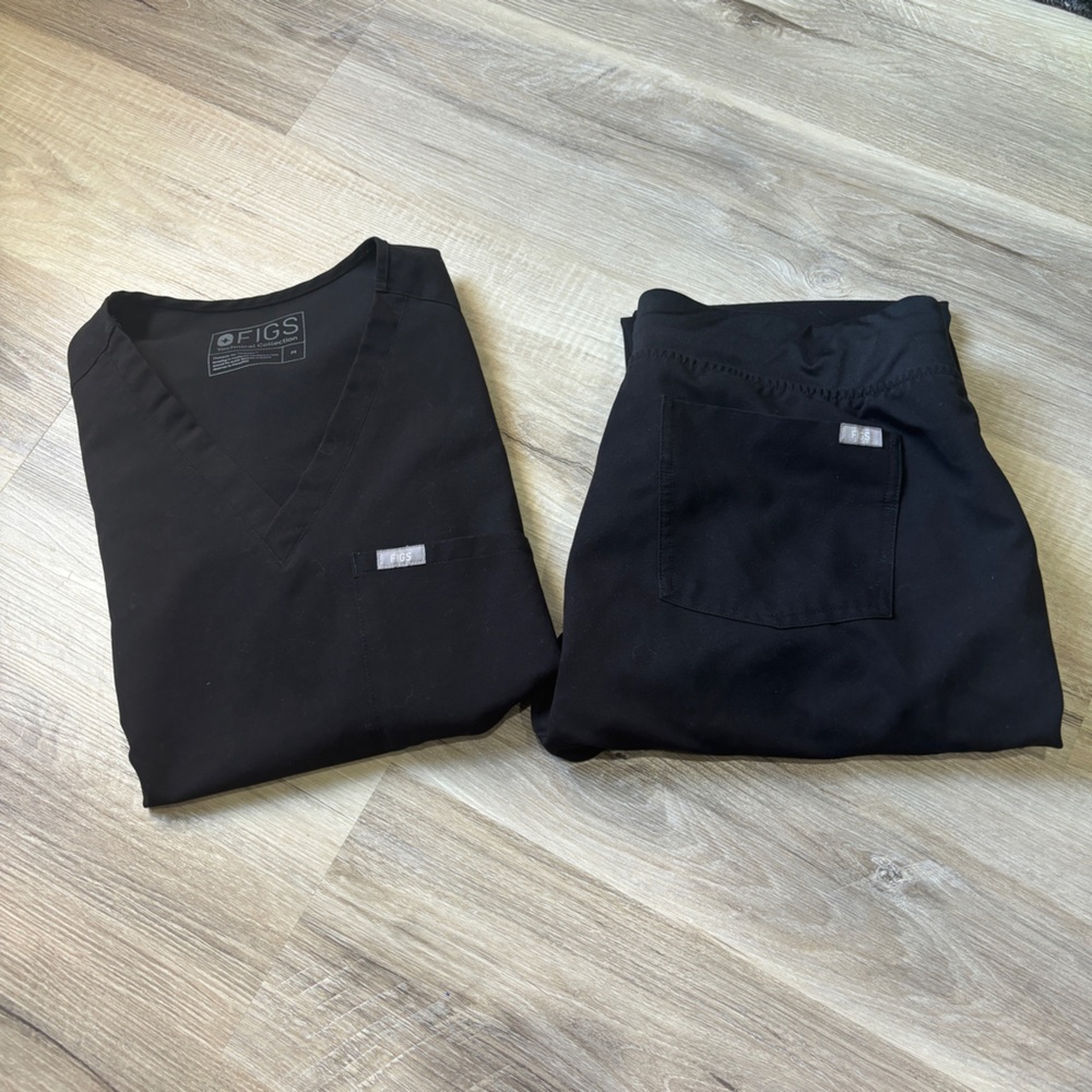COPY - Figs Technical Collections black top and jogger bottoms set size medium